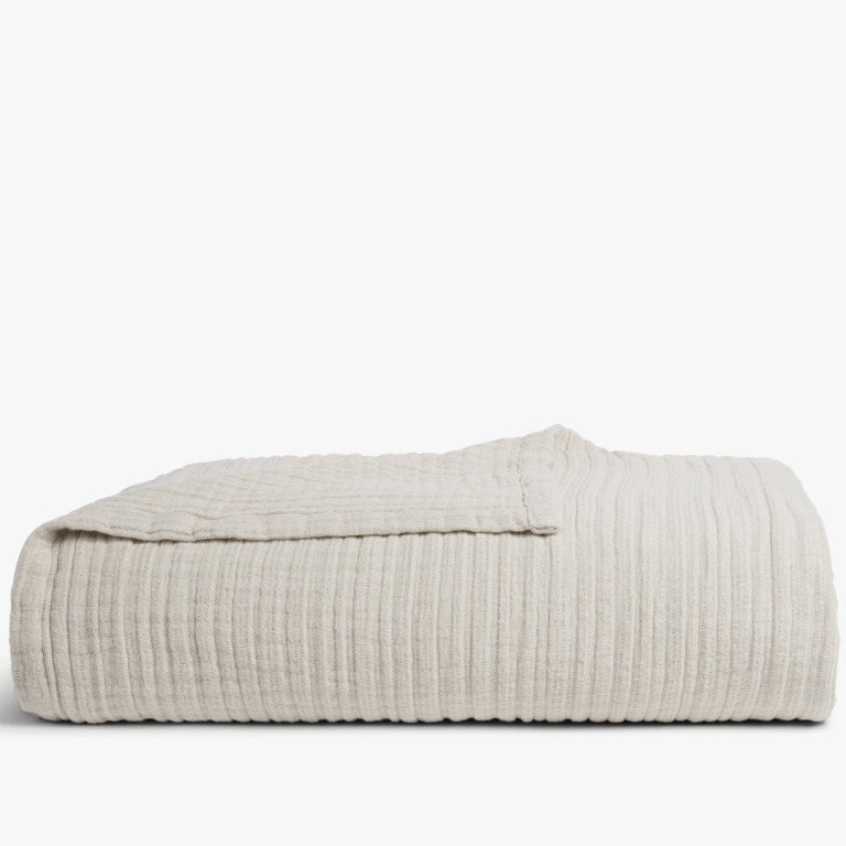 Ágyam: Stílusos nyári díszítés a garzonban!