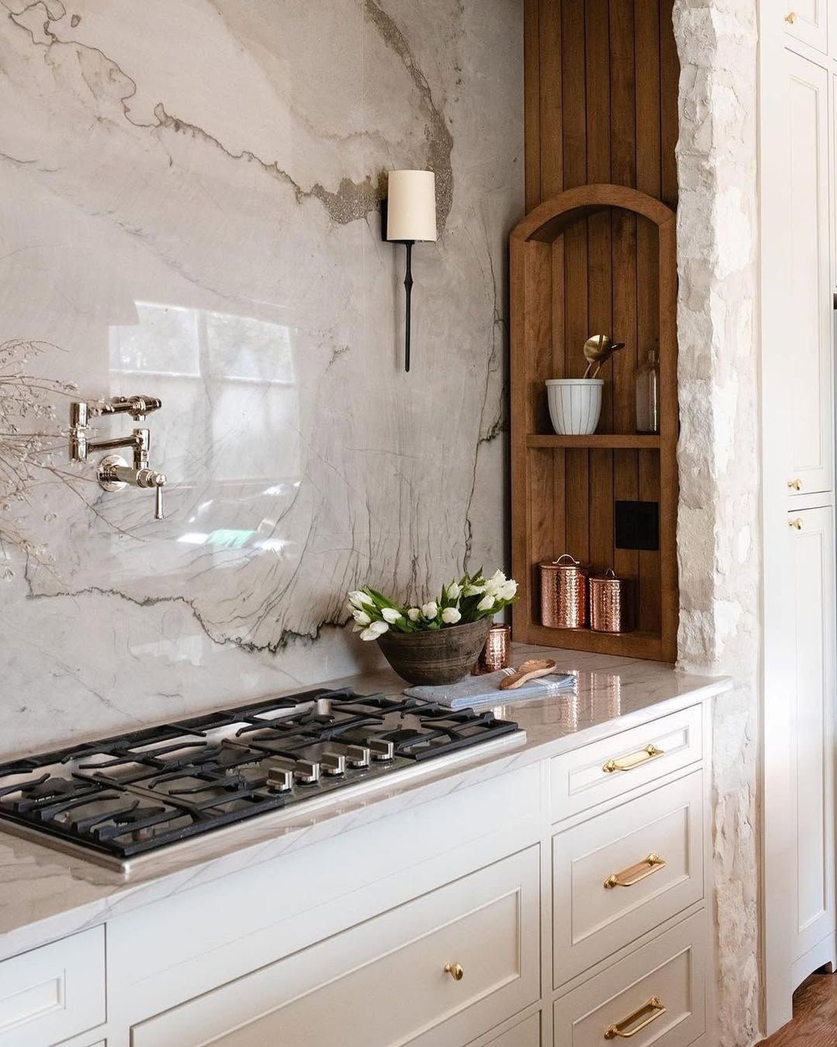 Tuják helyett: 7 rejtett bokoralternatíva, ami beválik!