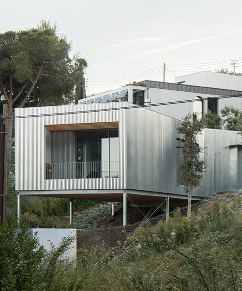 Fémház 144º: Acélosztályon áll a barcelonai dombon!