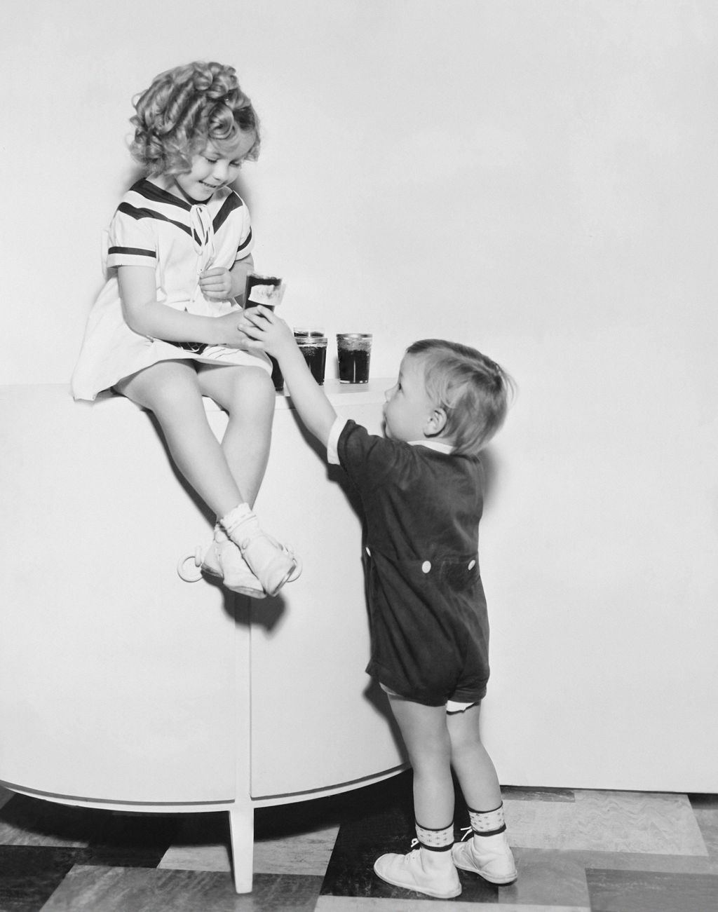 Shirley Temple otthon: 25 lenyűgöző fotó az évtizedekből