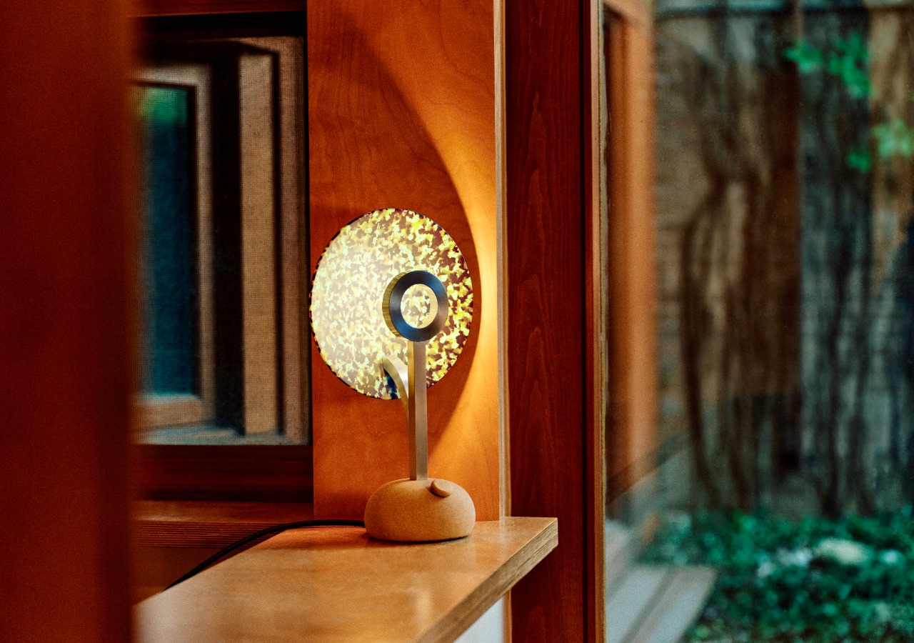 Asztali lámpa: Égő színekben ragyogó újdonság!