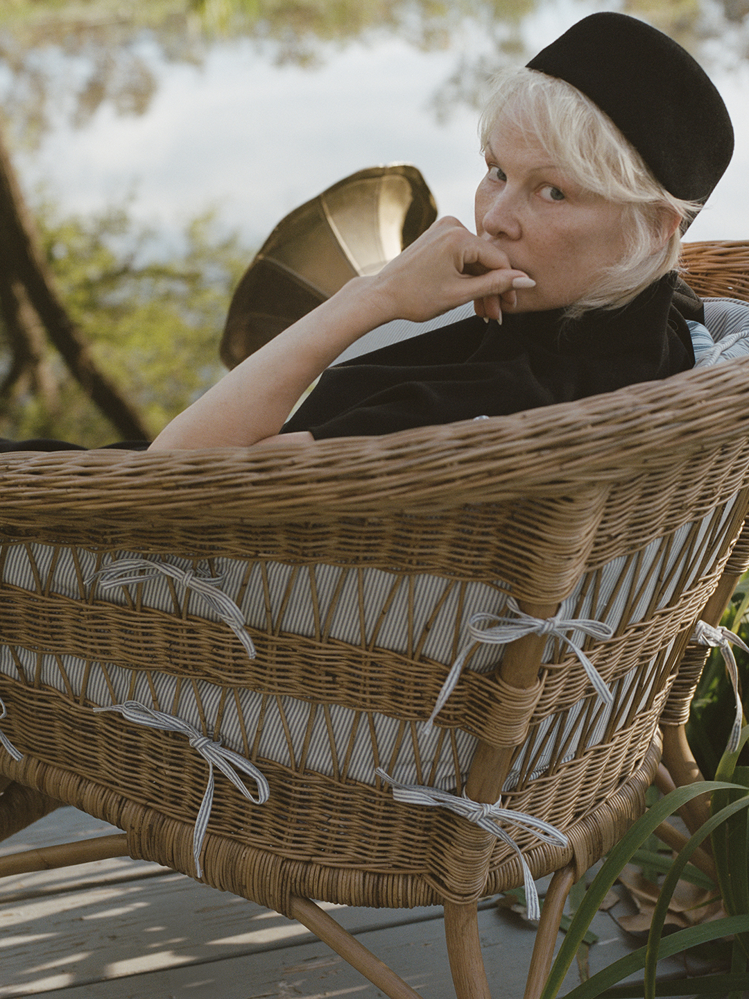 Wicker: Pamela Anderson a fonott bútorok nagy támogatója!