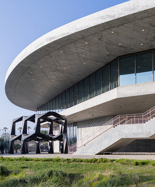 David Geffen Galériák: Szédítő üveg- és betonív a LACMA-nál