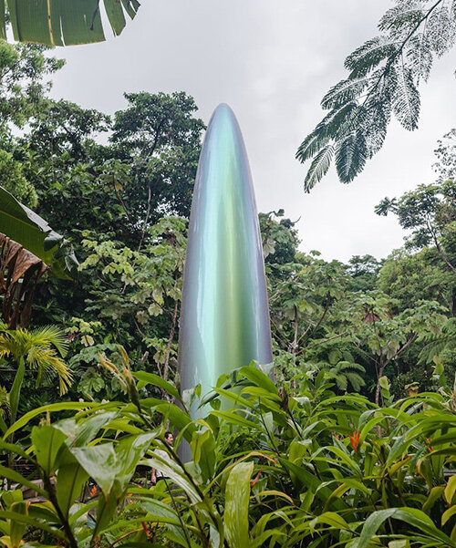 Gisela Colón irizáló monolitjai: álomszerű reflexiók