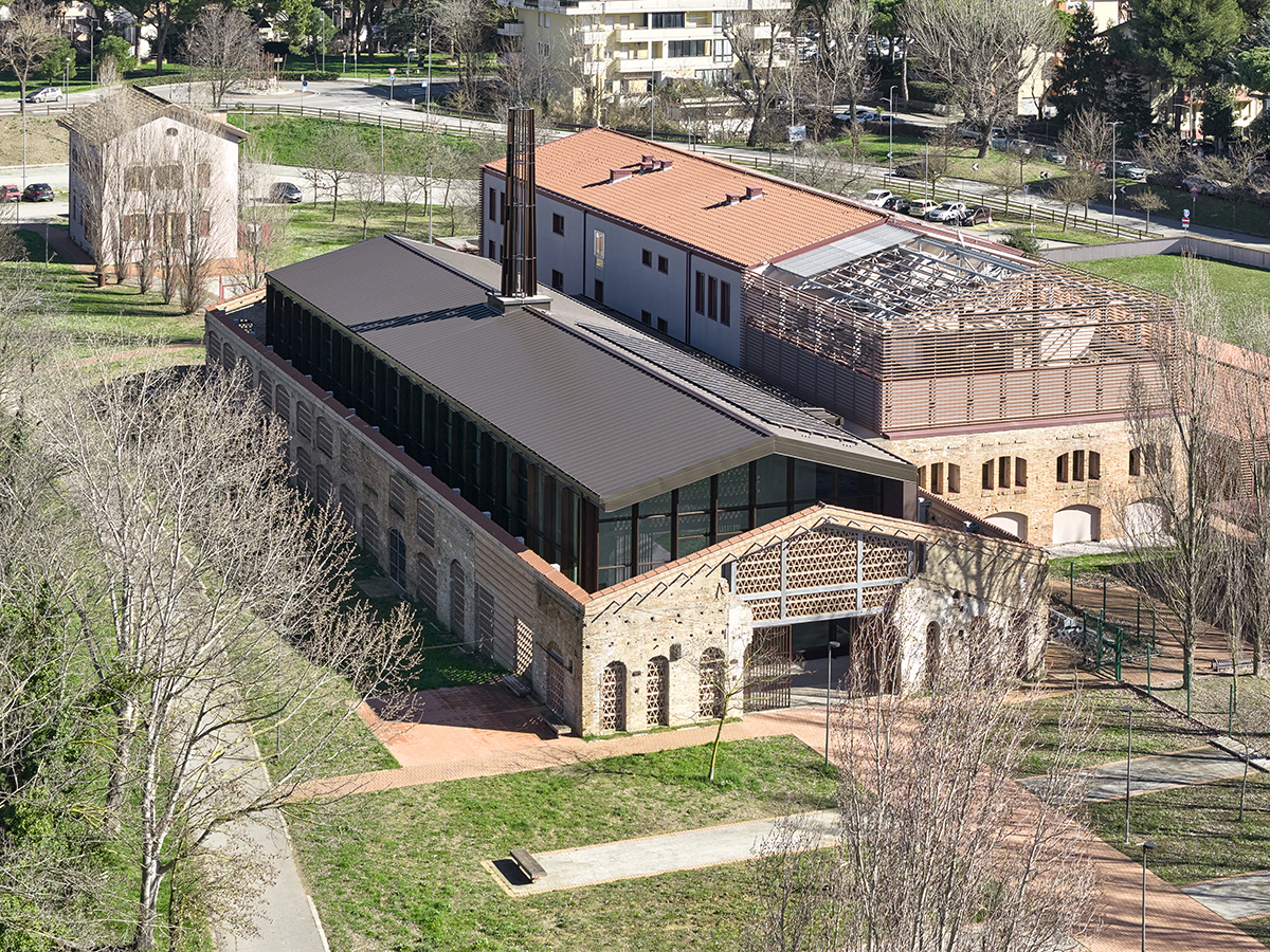 Levegő-építészet: A kerítésen túl!