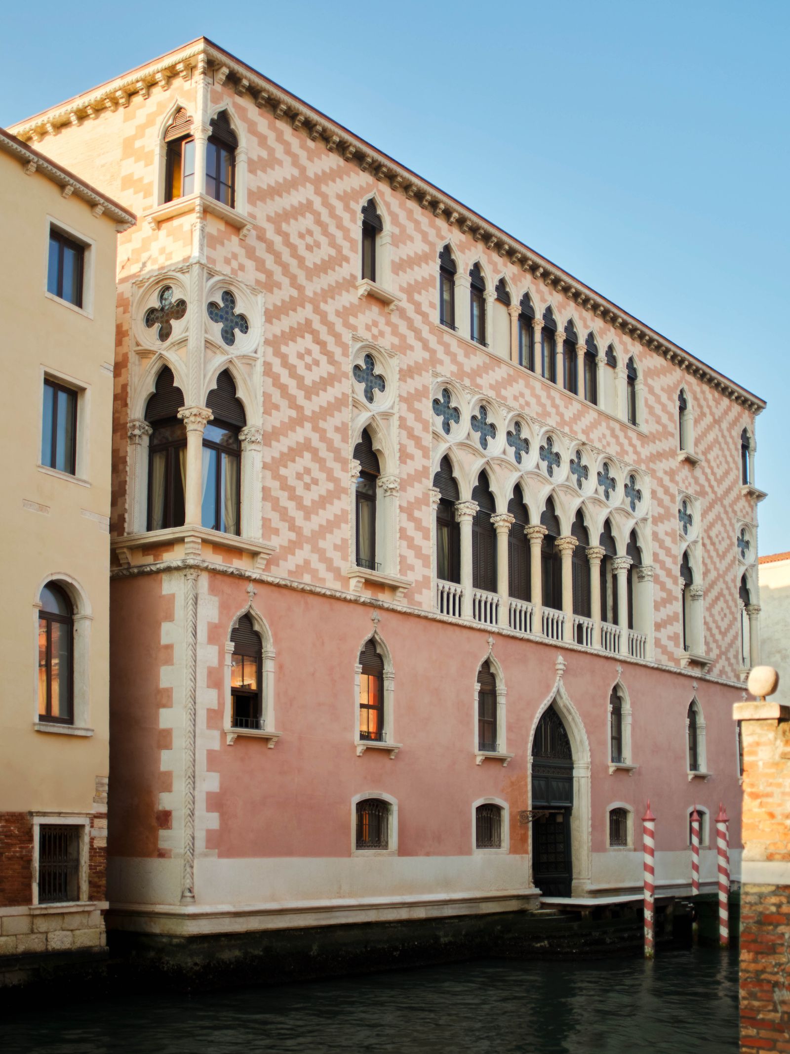 Orient Express Venezia: 15. századi palotában otthonra lelt!