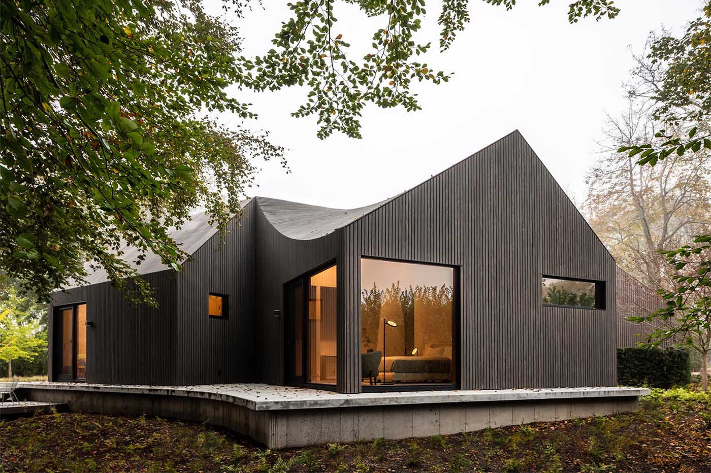 Sculptural Roofline: Egyedülálló Hamptons-i Rezidencia