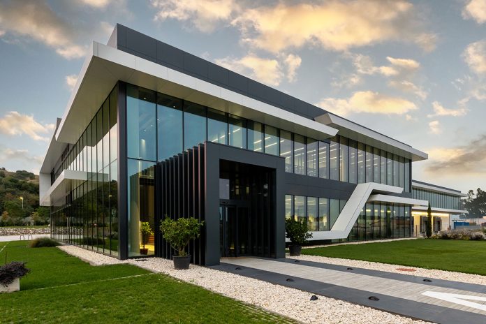 Átlátszó építészet: Fedezd fel a jövő architektúráját!