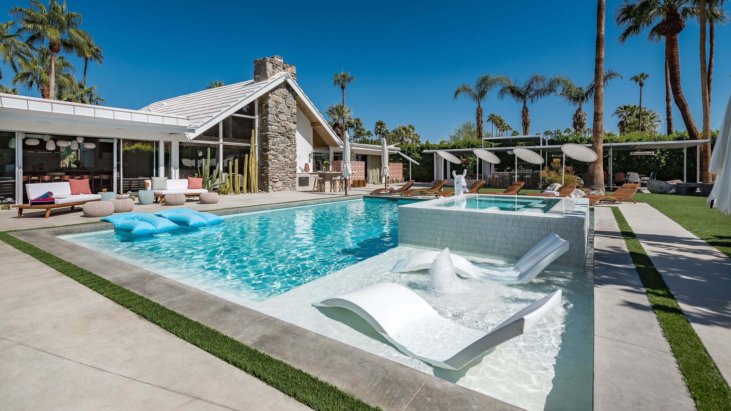 Midcentury Modern Airbnb-k Palm Springsben: 14 legjobb!