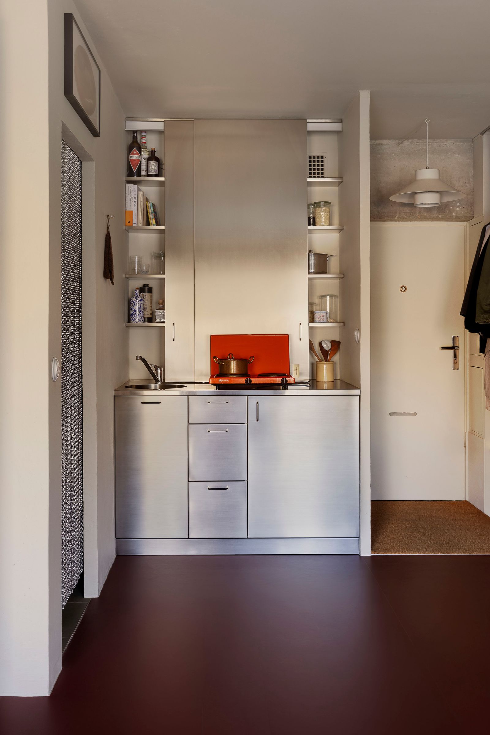 Giraffe Épület: 355 négyzetlábnyi modern stúdió Berlinben!