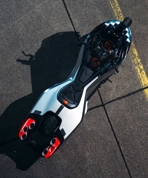 BMW koncepciós cruiser: retro sci-fi és repülőgép dizájn!