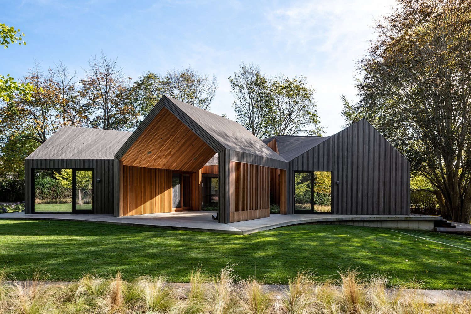 Sculptural Roofline: Egyedülálló Hamptons-i Rezidencia