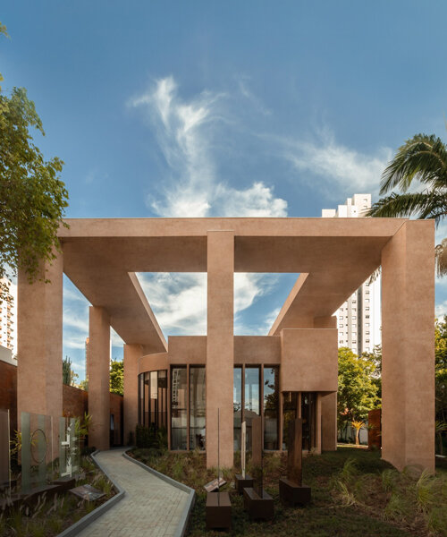 Monokróm betonszobrok: Ideiglenes pavilon São Paulóban