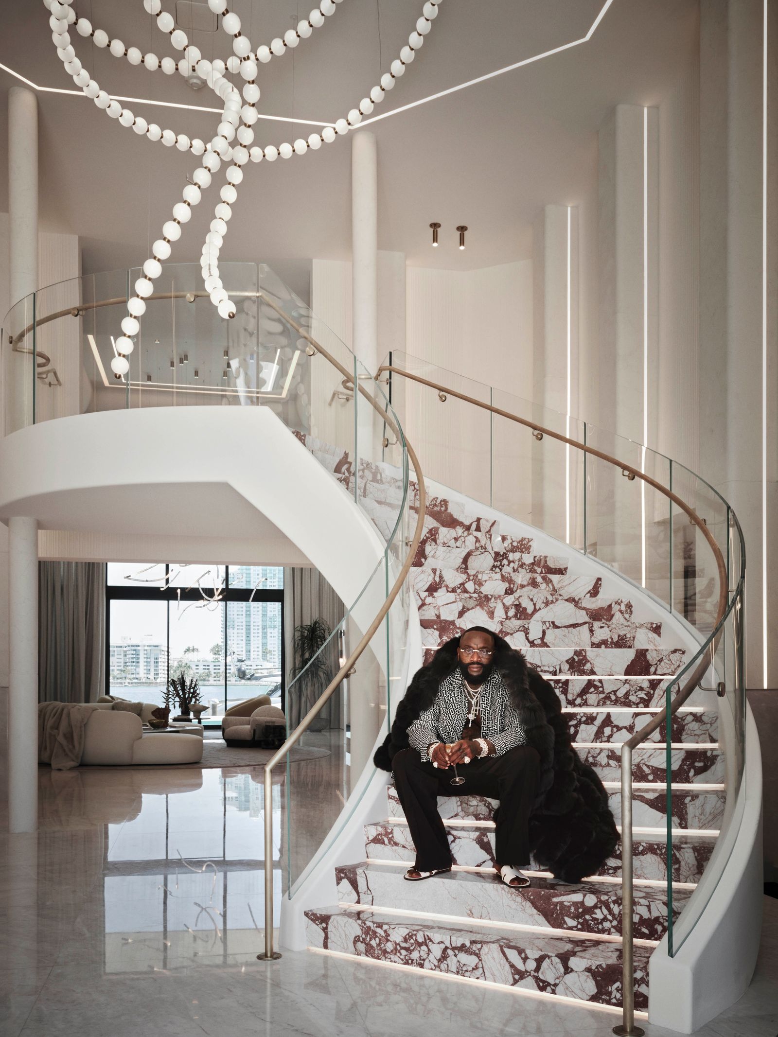 Márványcsoda: Rick Ross miami villája 35 tonnával bűvöl!
