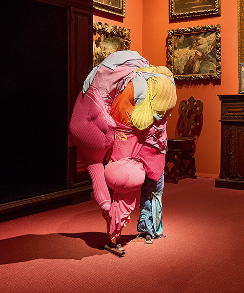Testi észlelés: Erwin Wurm puha formákkal kísérletezik Velencében