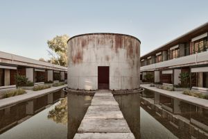 Bortartályból szállás: Egyedi Ion-tengeri resort