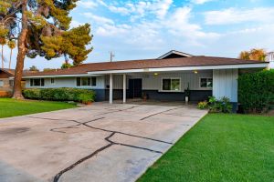 Retro Curb Appeal: Palm Springs-i Hangulatu00fa u00c1talaku00edtu00e1s!