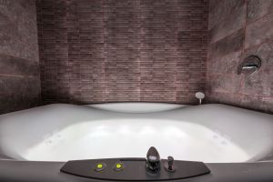„Dull” fu00fcrdu0151szoba spa u00e9lmu00e9nnyu00e9 vu00e1ltozott 400 dollu00e1rbu00f3l!