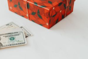 Karu00e1csonyi tu00e1rolu00f3dobozok a Dollar Tree-tu0151l: Cuki u00e9s Praktikus!